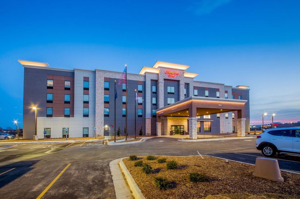 Hampton Inn By Hilton Wichita Northwest Exterior photo