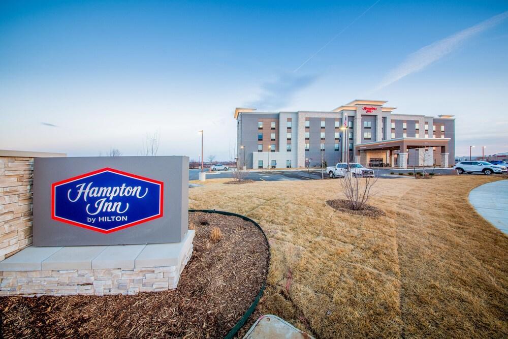 Hampton Inn By Hilton Wichita Northwest Exterior photo
