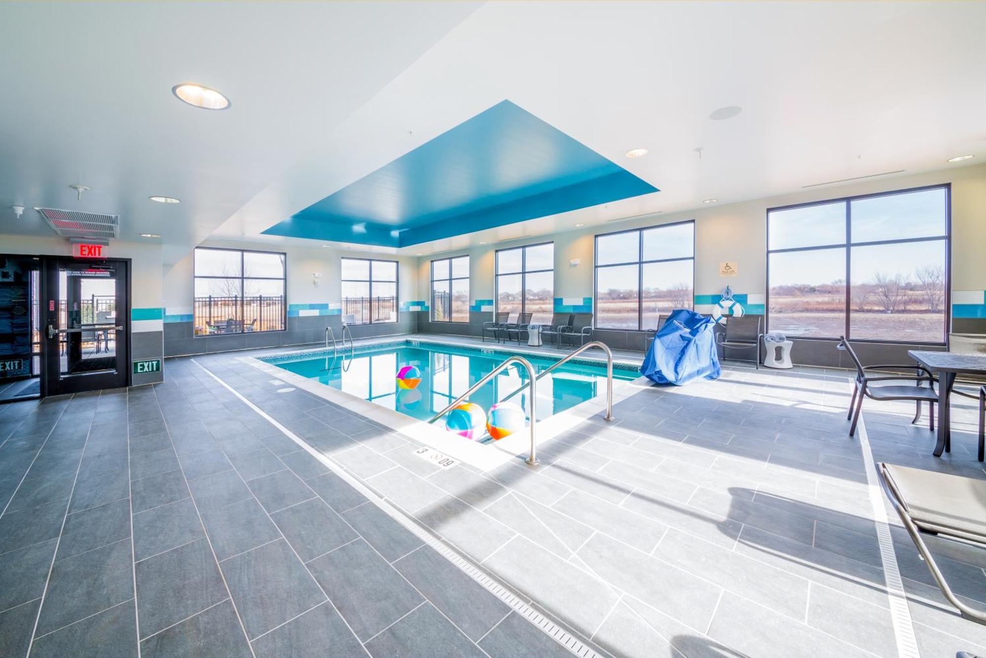 Hampton Inn By Hilton Wichita Northwest Exterior photo