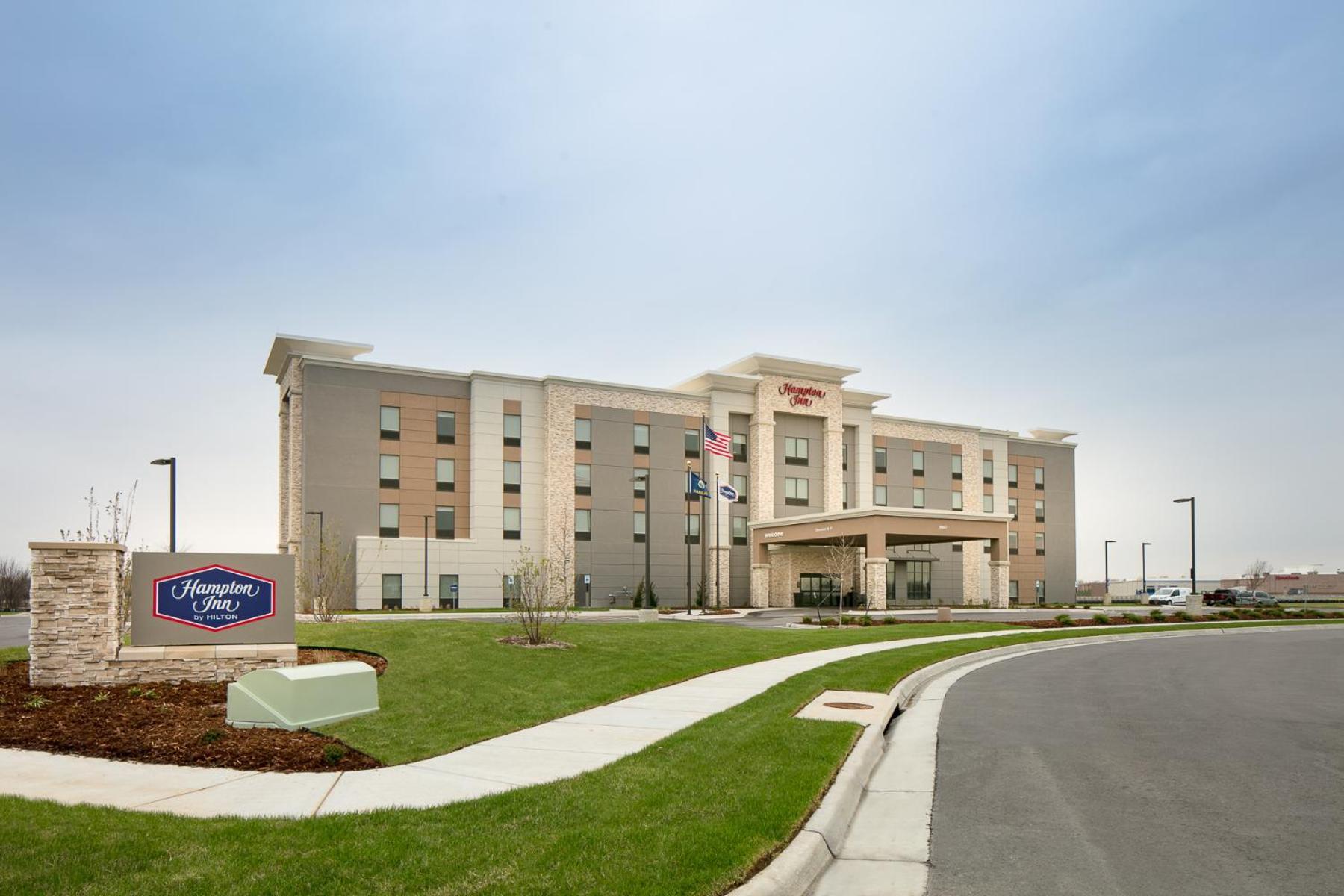 Hampton Inn By Hilton Wichita Northwest Exterior photo